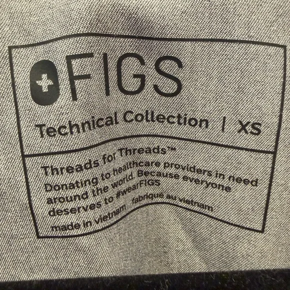 FIGS Catarina One-Pocket Scrub Top - Picture 3 of 5